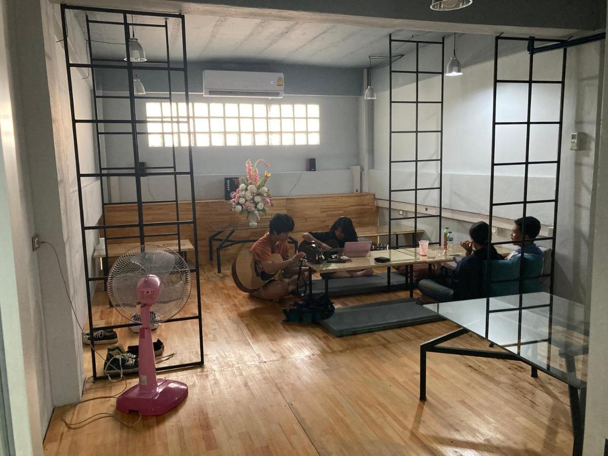 فندق Moocoworking لووي المظهر الخارجي الصورة